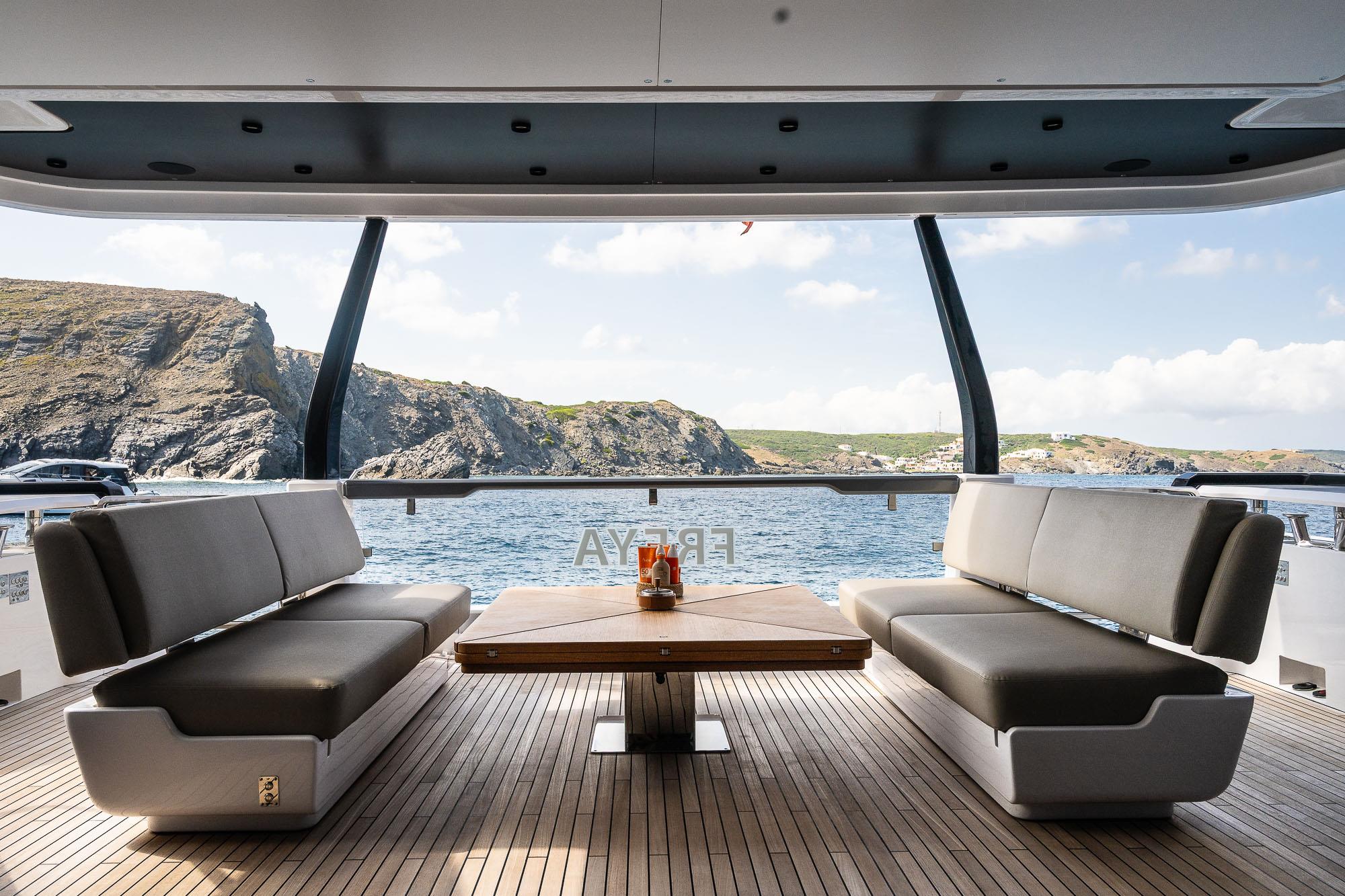 2025 FERRETTI YACHTS 1000 